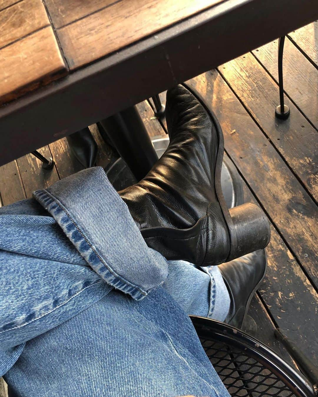 Junyoungさんのインスタグラム写真 - (JunyoungInstagram)「족발 👣 . . . #jwanderson #jwa #maisonmargiela #martinmargiela #margiela #mmm #maisonmartinmargiela #jonathananderson #loewe #tabiboots #tabishoes #thebakerstable #ootd #outfit #mensfashion #menstyle #tabi #widelegpants #jw앤더슨 #마르지엘라 #메종마르지엘라 #마틴마르지엘라 #타비 #타비부츠 #앤더슨 #조나단앤더슨 #이태원 #녹사평 #더베이커스테이블 #브런치」12月29日 17時55分 - yanggeng88