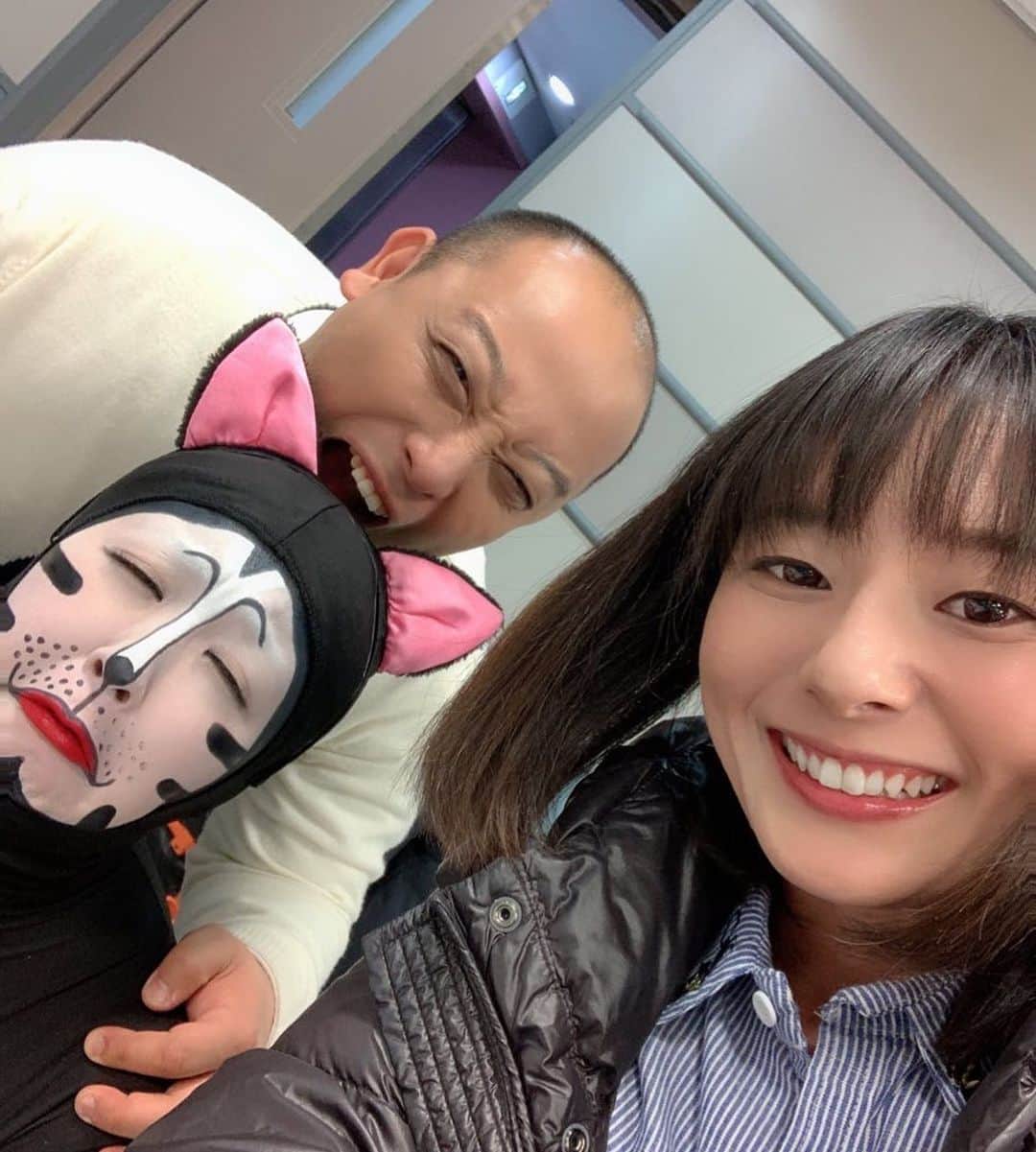 小田島沙知（かぎしっぽ）のインスタグラム：「昨日はたけしさんの特番でした！！ 出演時間3秒くらいでしたが楽しかったですww 今年最後のテレビでした(￣∀￣)来年はもっともっと沢山出れるよう頑張ります！！ いつもお世話になってるトムブラウンさん！ みちおさん誕生日でした🎂めでたい！！ そして初めてお会いした日本エレキテル連合さん！！ #かぎしっぽ #トムブラウン　さん #日本エレキテル連合　さん #たけしさん特番 #今年もあと少し  #お世話になりました #来年もよろしくお願いします」