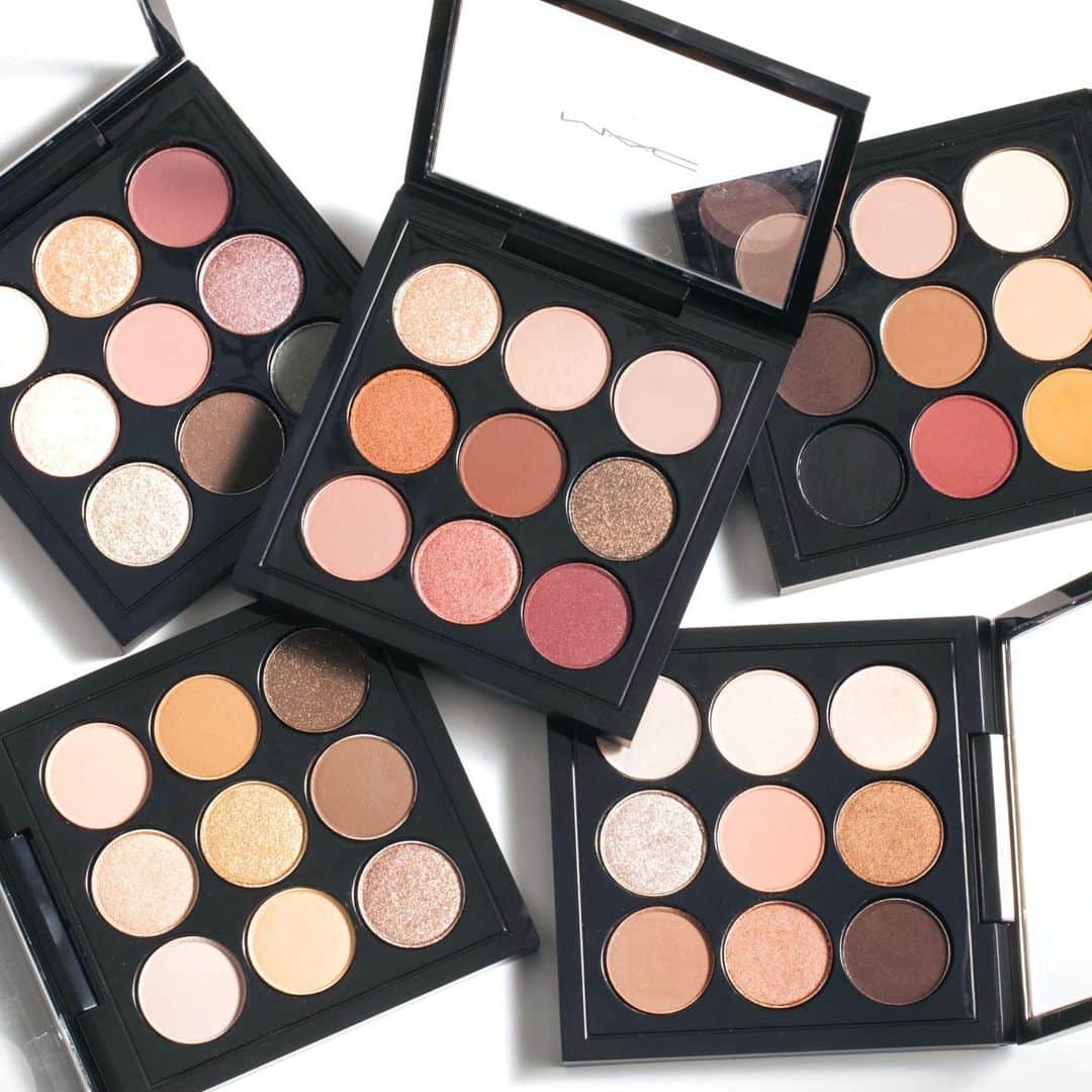 M∙A∙C Cosmetics Japanのインスタグラム：「ㅤ 年末年始は、何通りもの色の組み合わせが楽しめる アイパレットで思う存分メイクを楽しもう❤️ ㅤ リッチでソフト、つけ心地なめらかな9色が 持ち運び便利なコンパクトに✨ ㅤ ㅤ ↓↓製品↓↓ スモール アイシャドウ X 9 シリーズ ㅤ ㅤ DESIGN: M·A·C ARTIST RINO KASAI @rino416⠀@macpro_tokyo PHOTO: @takaki_iwata ㅤ ㅤ ㅤ ㅤ ㅤ #MACCosmeticsJapan #MACコスメ #MACCosmetics #コスメ #メイク #アイシャドウ #アイシャドウパレット #アイパレット #ブラウンシャドウ #ブラウンメイク #スモーキー #ピンクメイク #オレンジメイク #メイクマニア #コスメマニア #コスメ紹介 #お気に入りコスメ #アイメイク #セルフメイク #持ち歩きコスメ #美容 #eyeshadow #eyemakeup #makeup #cosmetics #beauty #brown」