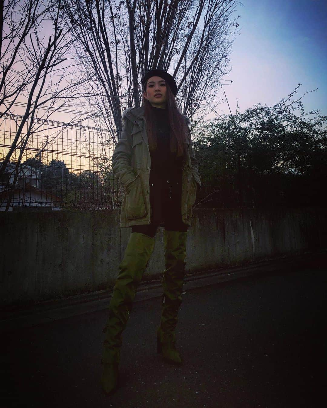 青山めぐさんのインスタグラム写真 - (青山めぐInstagram)「💚×🖤 #yello #yelloshoes #anap #hm #bcbgeneration #beret #khaki #black #military #winterfashion #❄️」12月29日 18時06分 - megu_19880928