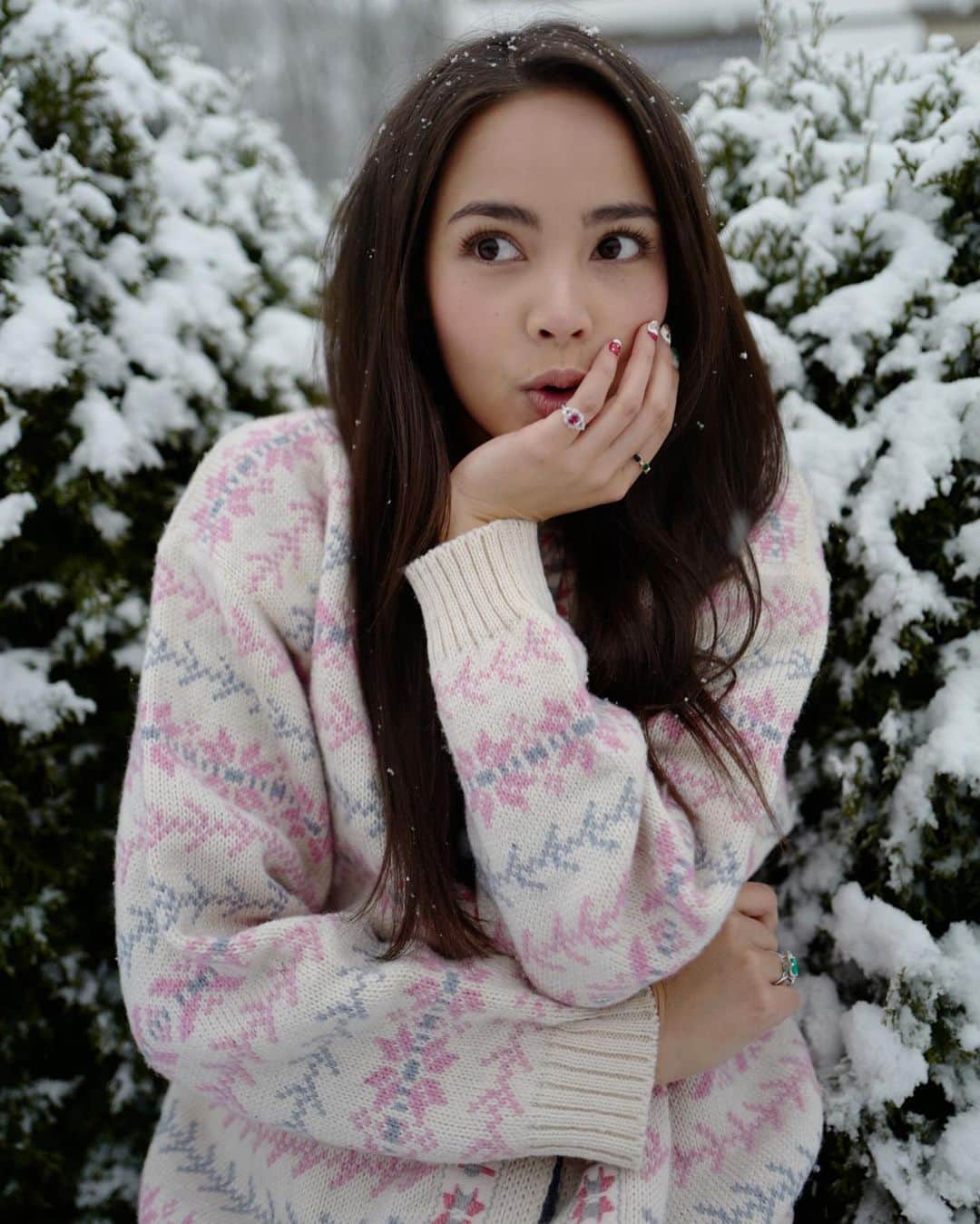 ウッラサヤー・セパーバンさんのインスタグラム写真 - (ウッラサヤー・セパーバンInstagram)「หิมะตกให้ชื่นใจหนึ่งวันถ้วน 😆❄️💕 happyy」12月29日 18時31分 - urassayas
