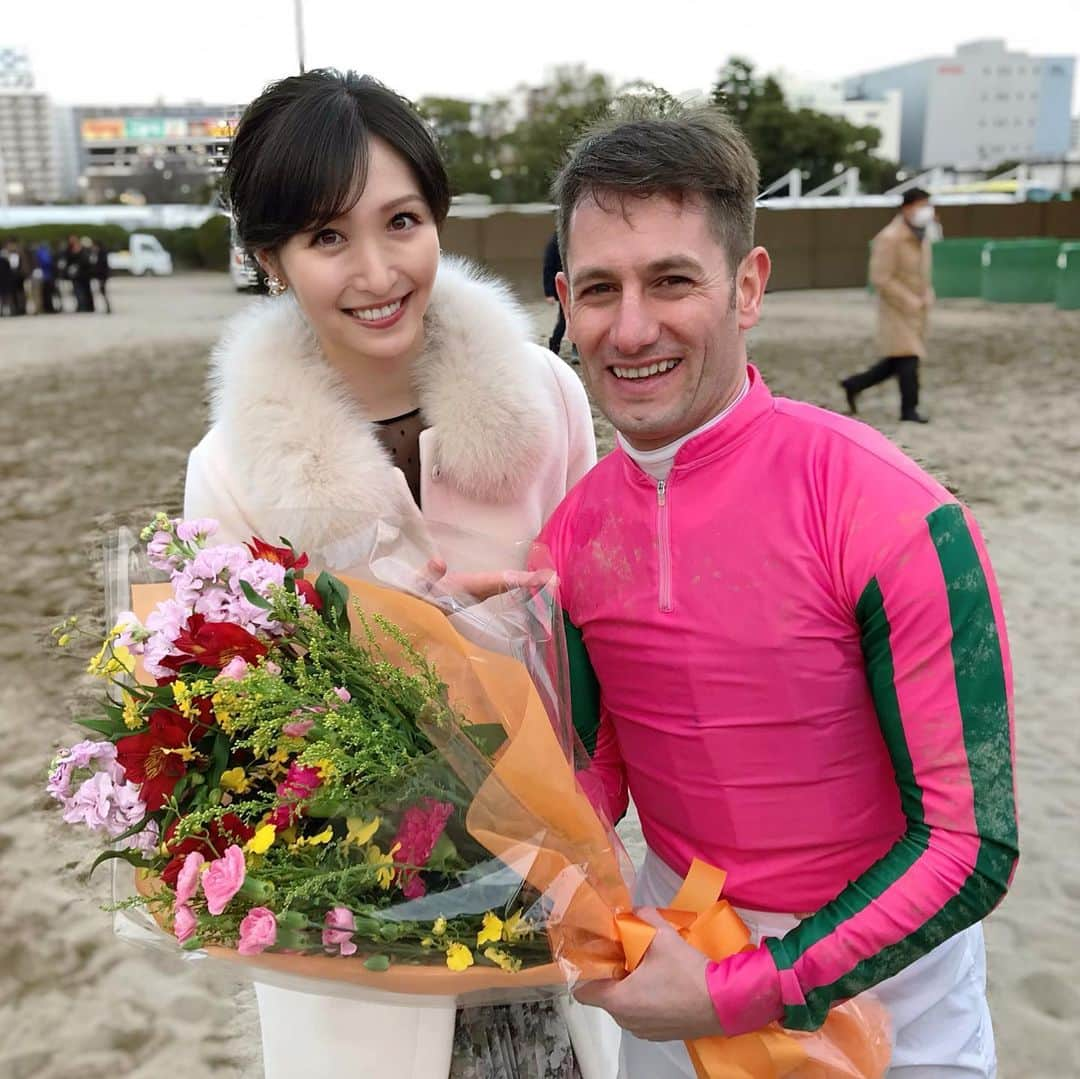 横山ルリカさんのインスタグラム写真 - (横山ルリカInstagram)「. #東京大賞典2019 #ありがとうございました 🏇✨ . #東京大賞典 #ミルコデムーロ騎手 騎乗の #オメガパフューム が連覇を達成🎉 . #私は #現地リポーター と #勝利ジョッキーインタビュー を担当させていただきましたが #今年最後のG1を勝利で締めくくった #デムーロ騎手 は本当に嬉しそうでした😆💐 . #TCKイメージキャラクター #中村倫也さん #賀来賢人さん #大谷亮平さん のお話も聞かせていただきました✨ . #ド緊張の1日でしたが #本当に貴重な経験をさせていただきました」12月29日 18時35分 - rurika_yokoyama_official