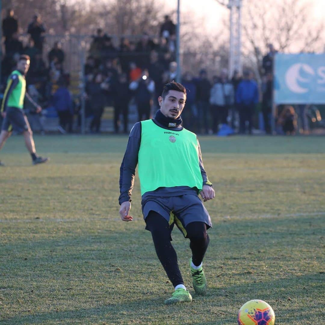 コライ・ギュンターさんのインスタグラム写真 - (コライ・ギュンターInstagram)「Back to work ⚽️ #hellasverona #SerieA #blessed #daiverona」12月29日 18時42分 - korayguenter