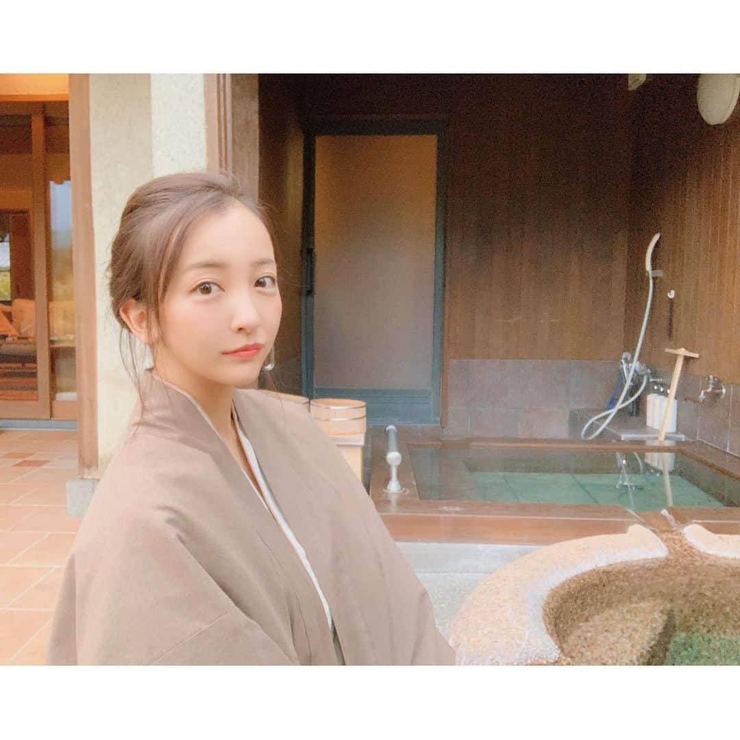 板野友美さんのインスタグラム写真 - (板野友美Instagram)「温泉や眺望 そして御飯や山の空気がとっても 美味しくて、 心身ともに癒されました😌𓂃 𓈒𓏸  大人になったら、山が好きになったなぁ。 大きくて、みてるだけで私達の日常を 包み込んでくれてるような包容力⛰  #温泉 #湯布院」12月29日 18時42分 - tomo.i_0703