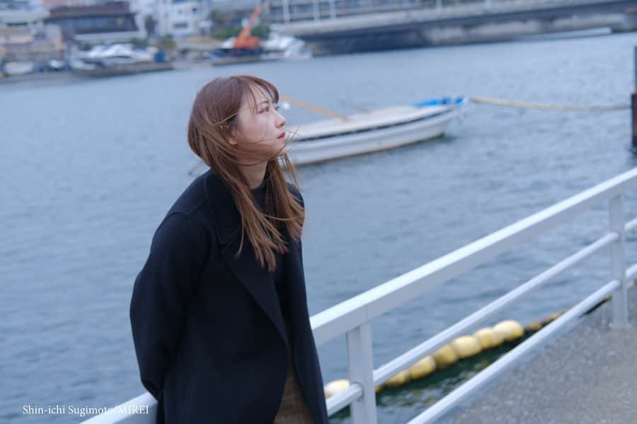 塚本美玲のインスタグラム：「2019年も残りあと少し﻿ ﻿ どんな年だった？﻿ ﻿ 今年は出来ることが少し増えて楽しみが増えた😌﻿ 来年も一つでも出来ることを増やしたいなー﻿ ﻿ ﻿ 来年はきっと新しい事が始まるからこれからまた頑張ります🤝﻿ ﻿ 今年もありがとう。﻿ 来年もよろしくね。﻿ ﻿ ﻿ photo by (@battlebabes)﻿ ﻿ ﻿ ﻿ ﻿ ﻿ ﻿ #ポートレート#被写体#portrait#photography」