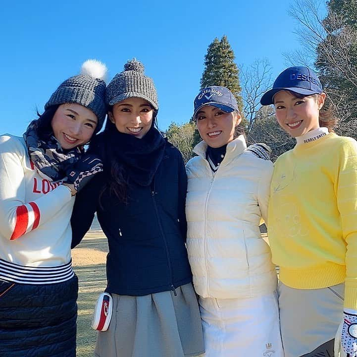 山下詩乃さんのインスタグラム写真 - (山下詩乃Instagram)「昨日は大好きな❤️いつもの人達とゴルフ納め⛳️💓😘 今年はディズニー行ったり海行ったりゴルフ行ったり楽しすぎたなぁと余韻に浸る🌺😍 みなさまも良いお年をお迎えください☺️🌅🍶 ・ ・ #ゴルフ女子 #仲良し #ゴルフコーデ #ゴルフウェア #ゴルフ大好き #ゴルフ大好き #ゴルフ好きな人と繋がりたい #ゴルフ #いつもの人々 #大好きな人達  #ゴルフ日和」12月29日 18時48分 - shinoyamashita