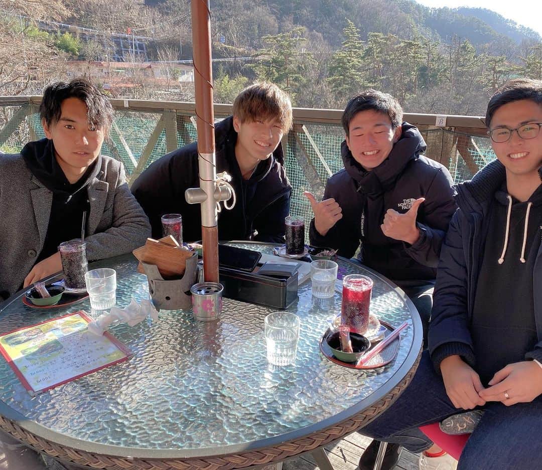 橋岡大樹のインスタグラム：「昨日はジュニアユースの時の 友達と遊んできました〜😄 良いリフレッシュ👍  #長谷川ゲジゲジ　#長倉セカンド　#樋口ツイストパーマ似合ってない #鮎の塩焼き #美味しかった #山梨 #温泉 #昇仙峡」