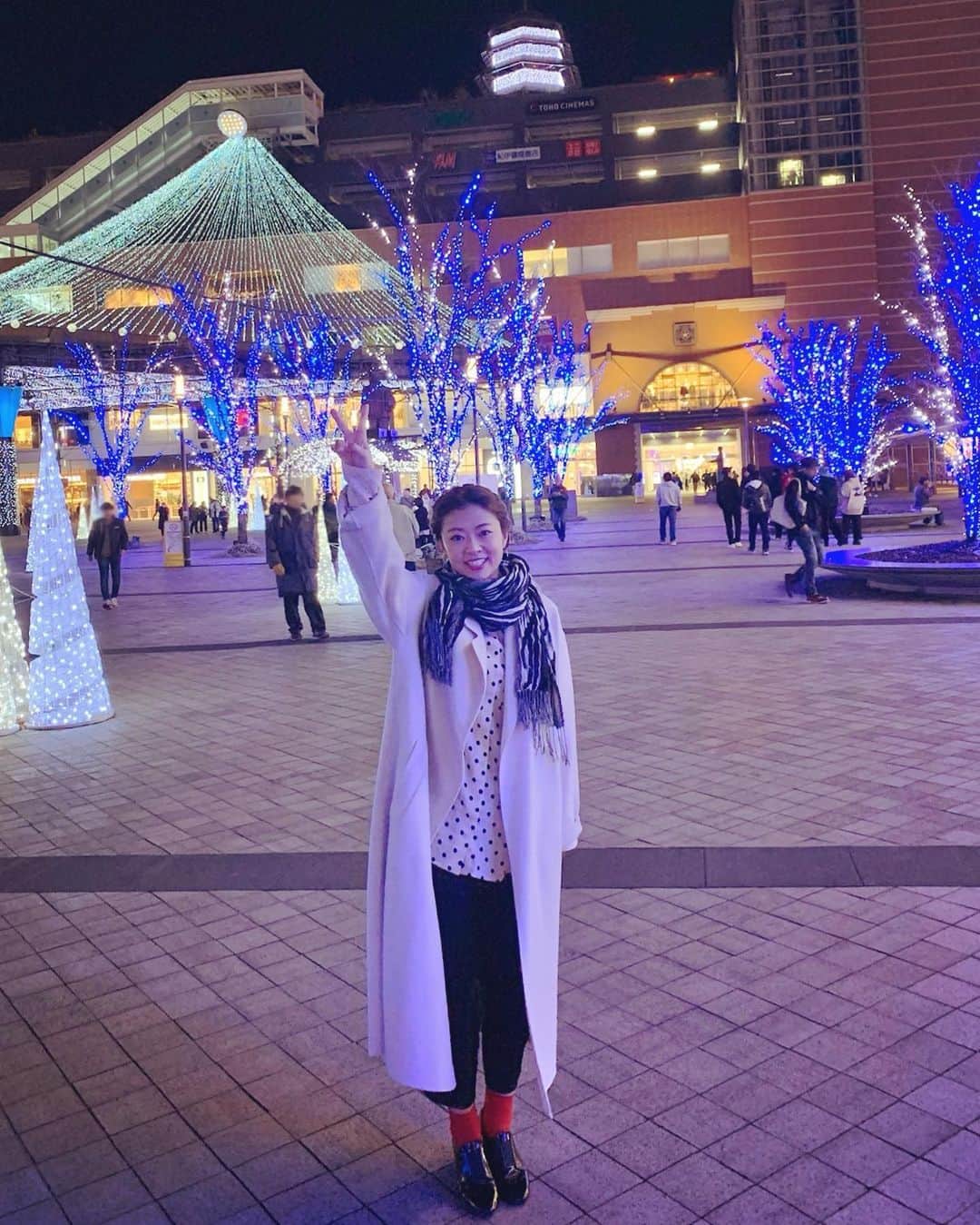 常盤よしこのインスタグラム：「先日の大分駅♫ イルミネーションキレイだった♫  #大分県 #大分 #大分駅 #イルミネーション」