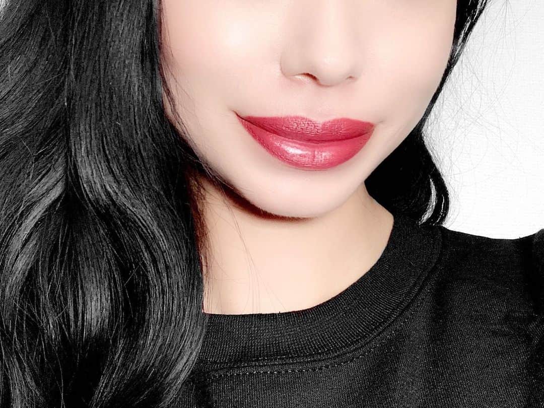 lve_xxxxさんのインスタグラム写真 - (lve_xxxxInstagram)「.﻿ .﻿ 今日、👶🏻との待ち合わせ時間まで﻿ 時間あったから衝動買い🤭﻿ ﻿ 2019年最後の買い物かな？←﻿ ﻿ 💄 M.A.C ﻿ SATIN LIPSTICK ﻿ ROUGE À LÈVRES﻿ ﻿ 820 RETORO﻿ ﻿ 写真じゃ伝わらんが﻿ かわええ色味なんですわ🥰﻿ ﻿ 久々M.A.CでLIP💄買ったわ。﻿ ﻿ LIP収集グセあるもんで﻿ 家にどんどん増えるLIP達﻿ どーしよ、、、😂苦笑﻿ ﻿ ﻿ #MAC #lipstick #RETORO #💄﻿ ﻿」12月29日 19時16分 - lve_xxxx