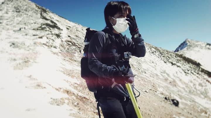スーパーナブラのインスタグラム：「． ． 山で記念撮影してもらってるとき ． 背中に双刀を背負ってると 素で勘違いしてる変人です😅 ． デッドプールの見過ぎ😅😅 ． ． 🏔おしらせ🏔 最新の登山動画をYouTubeで公開中です！ Instagramの自己紹介欄中のURLか YouTubeでスーパーナブラと検索して ぜひみてくださいね💕 ． #登山#立山#冬山#雪山 #富山#温泉#山ガール#山 #犬#チワックス#犬#いぬ#わんこ#イヌ #いぬすたぐらむ#車中泊#風景#景色 #琵琶湖#釣り#ブラックバス#バス釣り #発見#おでかけ#女子旅#ツーリング #自然#釣り#釣りガール#YouTube」
