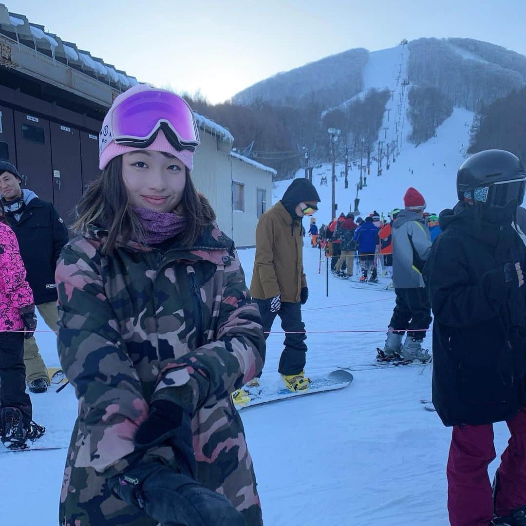 鬼塚貴理のインスタグラム：「上の方まで雪が❄️💕 筋肉痛なりそう。笑」