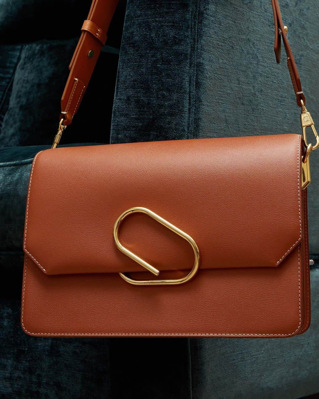 のインスタグラム：「The devil's in the details with this @31philliplim bag #THEOUTNET  Shop all your favorite #31PhillipLim looks, just visit #linkinbio 👆」