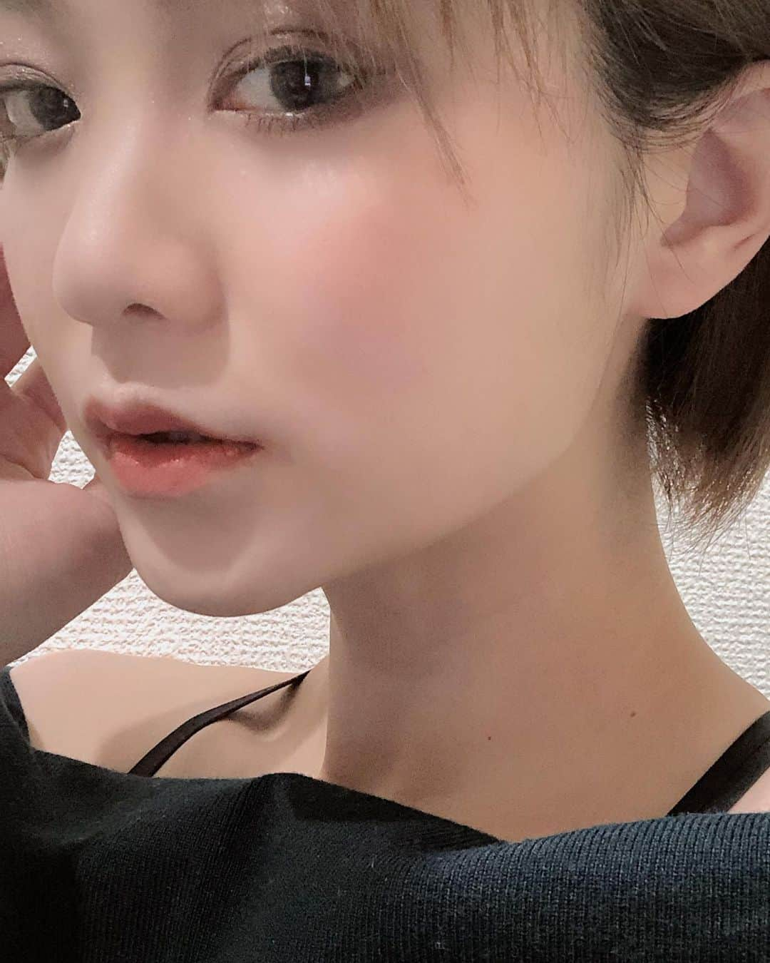 芹川有里さんのインスタグラム写真 - (芹川有里Instagram)「気分を変えたいときにたまにカラコンをするのですが、Refrearさんの1-day Refrear BIJOUというシリーズのカラコンをしてみました💡 リアルオリーブのカラーなんですが、思った以上に綺麗に馴染む色味でお気に入りです☺️✨✨ ゴロゴロしないし度数もだいぶあってとてもありがたい✨ 他の色も試してみたくなりました👀🌱✨ . #カラコン #ワンデーリフレエビジュー #Refrear #ゴロゴロしないカラコン #リアルオリーブ #気分転換」12月29日 19時32分 - seri53