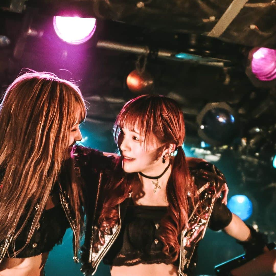 LADYBABYのインスタグラム：「#LADYBABY LIVE Photo  19.12.16（月）@新宿ロフト ROCK and IDOL and READ live!! vol.2  1.ホシノナイソラ 2.渋谷 CROSSING 3.禊Island 4.セシボン・キブン 5.アゲアゲマネー〜おちんぎん大作戦〜  #金子理江 #池田菜々 #唐沢風花 #有馬えみり」