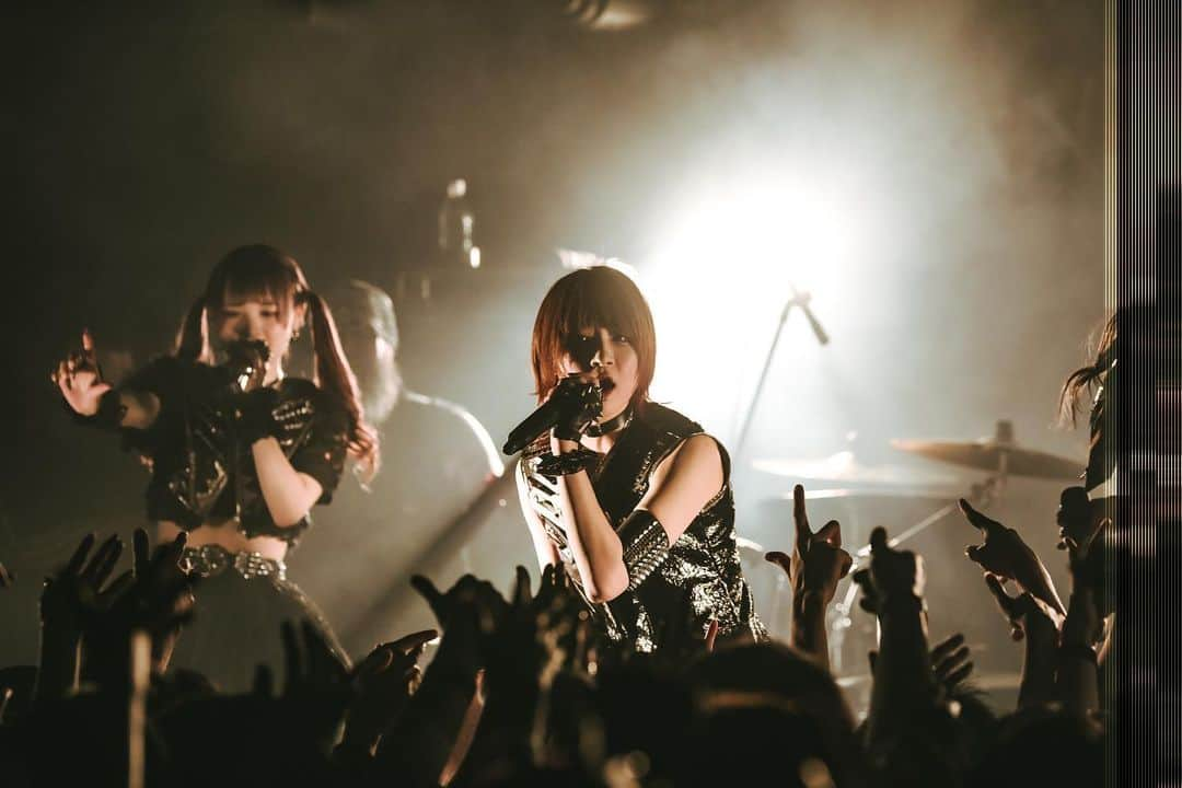 LADYBABYさんのインスタグラム写真 - (LADYBABYInstagram)「#LADYBABY LIVE Photo  19.12.18（水）@渋谷CYCLONE 金子理江 生誕Celebrate LIVE ”NEVER END BLUE”  1.bite me  2.ホシノナイソラ 3.Love innocent acid kawaii 4.Pinky!Pinky!  5.Shibuya crossing 6.上々上湯  7.破天ニ雷鳴 8.禊Island  9.LADY BABY BLUE  10.セシボン・キブン 11.アゲアゲマネー  #金子理江 #池田菜々 #唐沢風花 #有馬えみり」12月30日 5時15分 - ladybaby_jp