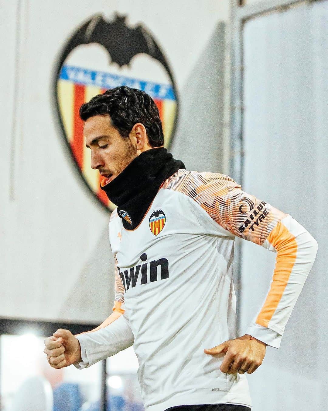ダニエル・パレホのインスタグラム：「Regresamos con más ganas y más fuerza que nunca... Amunt! 🦇⚽️」