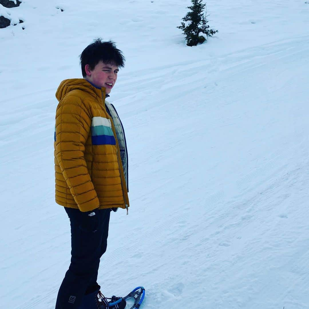 マーク・ホッパスさんのインスタグラム写真 - (マーク・ホッパスInstagram)「Jack and I snowshoed up to the top of a mountain. This is what peak performance looks like.」12月30日 5時28分 - markhoppus