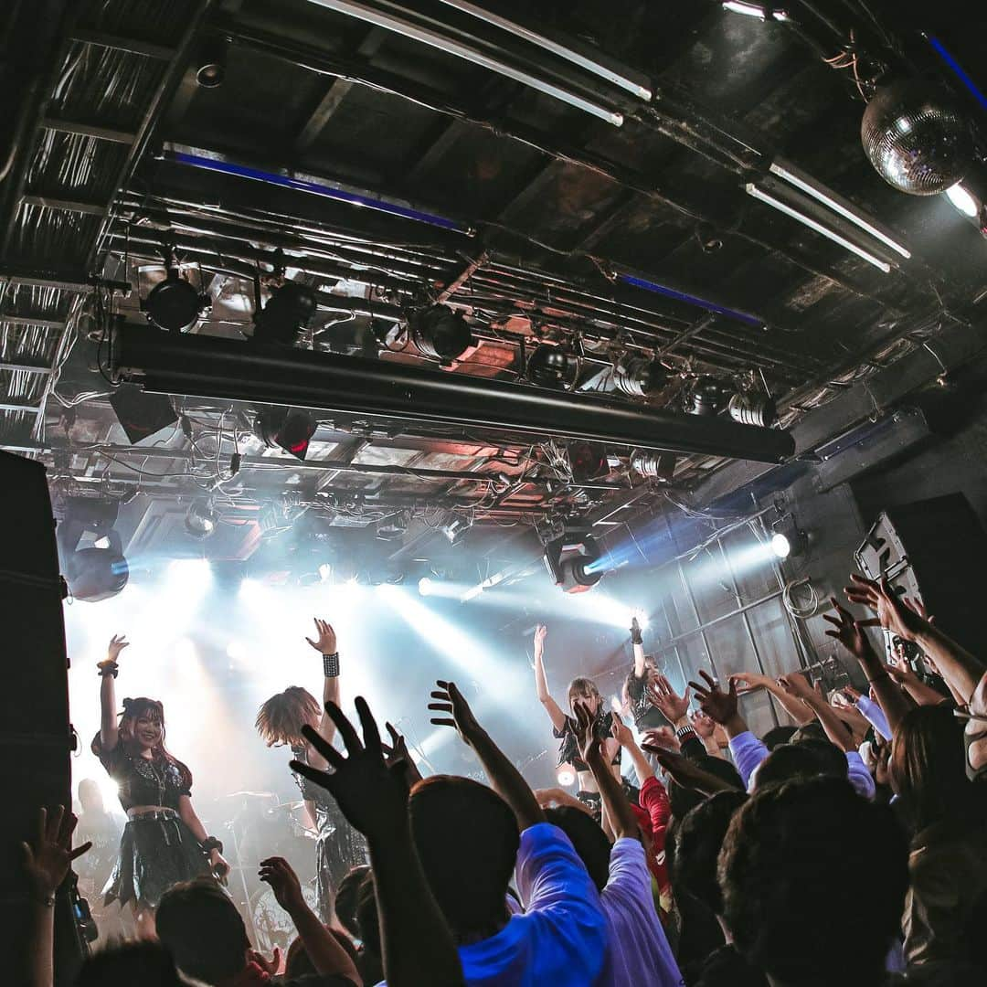 LADYBABYさんのインスタグラム写真 - (LADYBABYInstagram)「#LADYBABY LIVE Photo  2019.12.23（月）@ 渋谷CYCLONE ネオダダX'mas "LADY IN BLOOD" LADYBABY VS HERNAME IN BLOOD  1.Love innocent acid kawaii 2.参拝! 御朱印girl☆ 3.Pinky!Pinky!  4.Shibuya crossing 5.禊Island 6.破天ニ雷鳴  7.ダメダメ殿 8.セシボン・キブン 9.アゲアゲマネー（イケピーコラボver）  #金子理江 #池田菜々 #唐沢風花 #有馬えみり」12月30日 5時35分 - ladybaby_jp