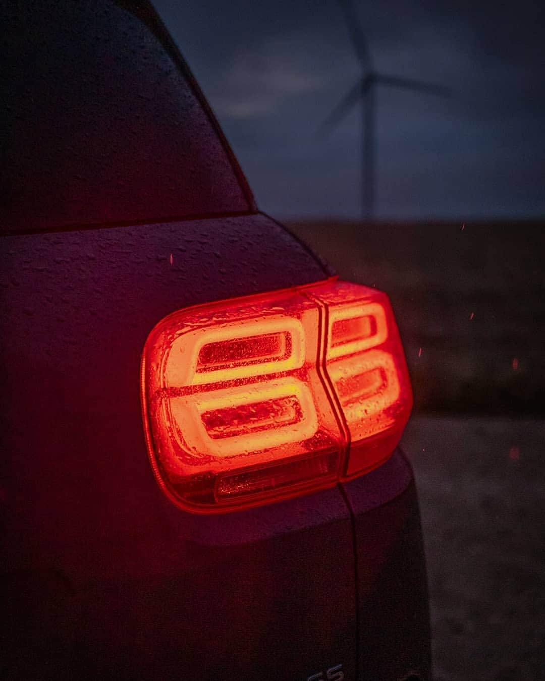 Citroënさんのインスタグラム写真 - (CitroënInstagram)「Fully iced out. 📸 @justartinn - #Citroen #C5AircrossSUV #Holidays #HolidaySeason #MagicInTheAir #Stars #Constellation #CarsOfInstagram #Adventure #ChristmasSpirit #Sky」12月30日 5時39分 - citroen