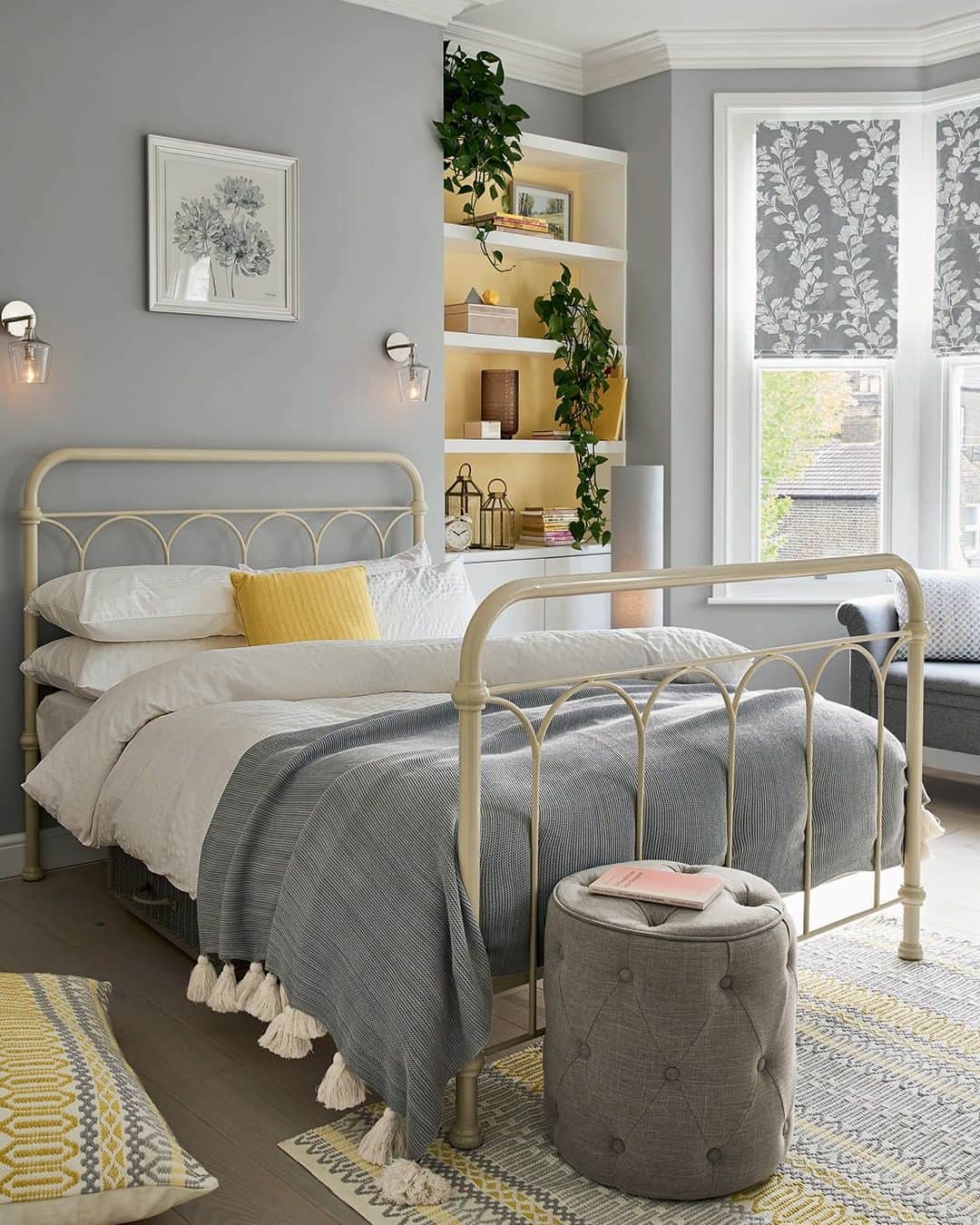 ローラアシュレイのインスタグラム：「Sweet Dreams 💤 Sleep easy in the new year with our fantastic offers across our beautiful range of metal beds - Enjoy 60%* off for a limited time only!」