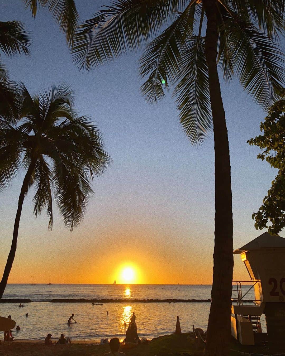 annaさんのインスタグラム写真 - (annaInstagram)「. . sun set🌴 . . #hawaii#sunset#waikiki#waikikibeach#hawaiitrip#ハワイ#サンセット」12月30日 5時59分 - 12anna23