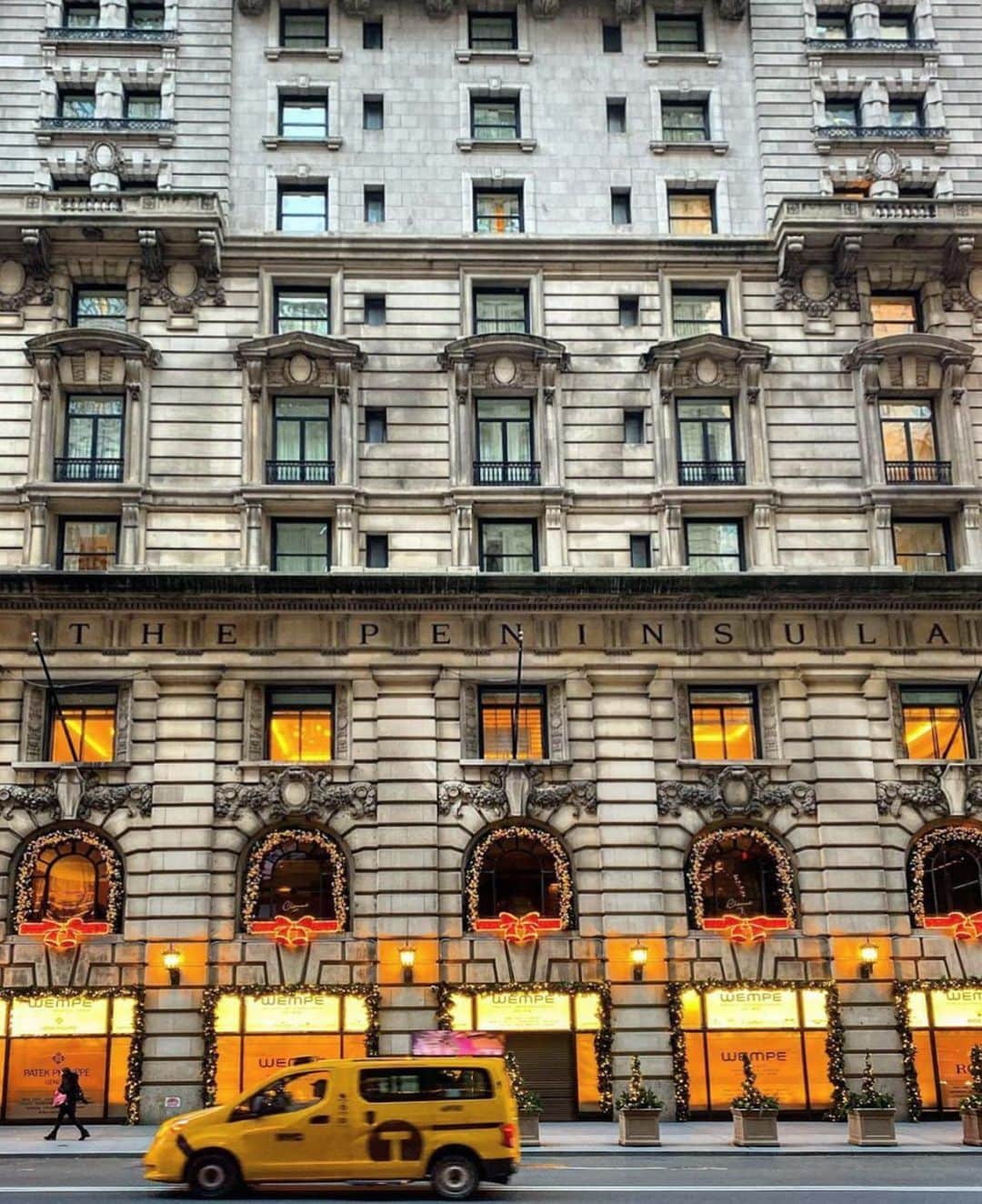 The Peninsula New Yorkさんのインスタグラム写真 - (The Peninsula New YorkInstagram)「At home on Fifth Avenue 📸 @newyork_eyes」12月30日 5時55分 - thepeninsulanyc