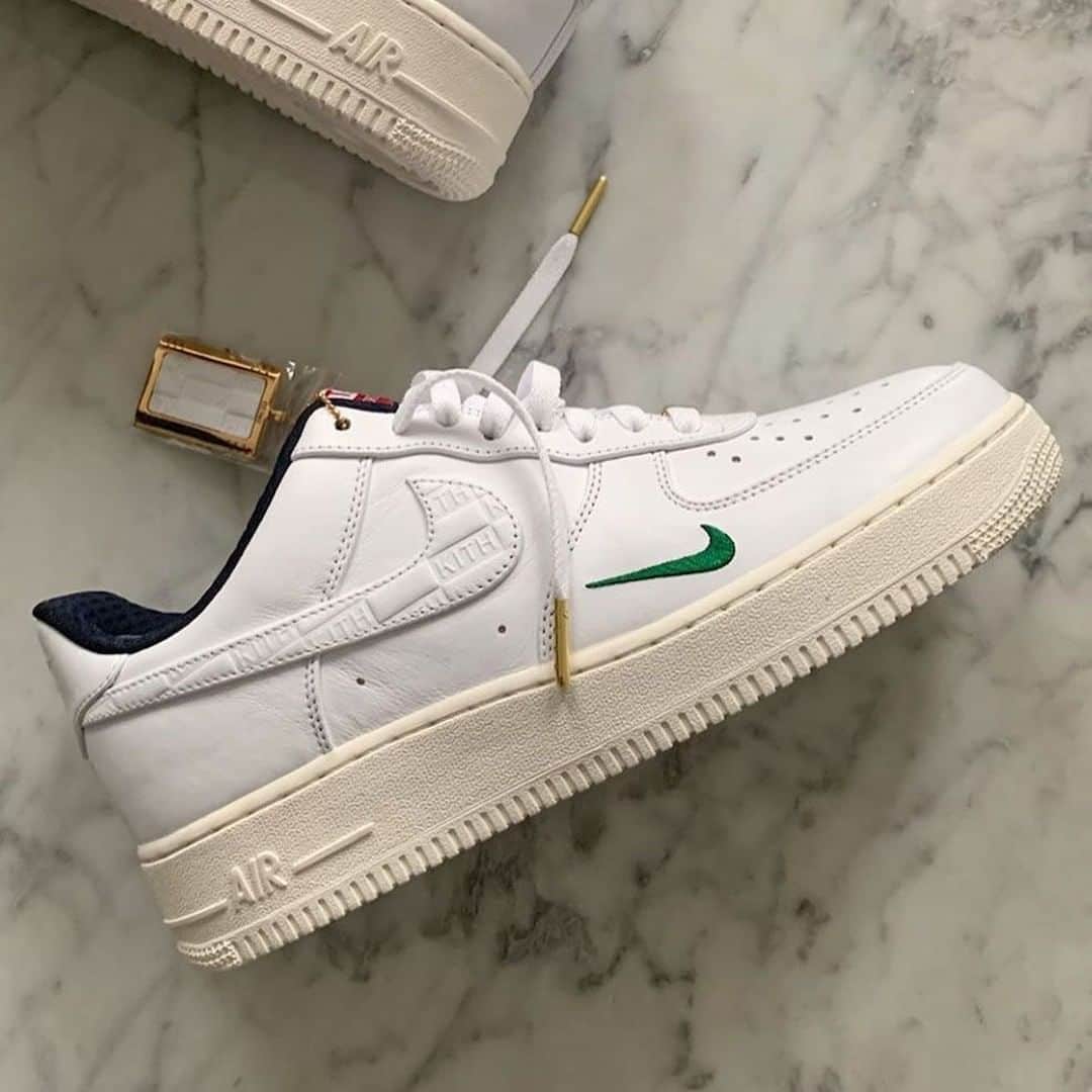 Sneaker Newsさんのインスタグラム写真 - (Sneaker NewsInstagram)「Another look at the upcoming KITH x Nike Air Force 1 Low has emerged. What do you think about this upcoming release? Link in bio for more details.」12月30日 6時01分 - sneakernews