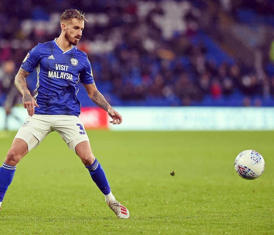 ジョー・ベネットのインスタグラム：「Back to it ⚽️🔵 @cardiffcityfc」