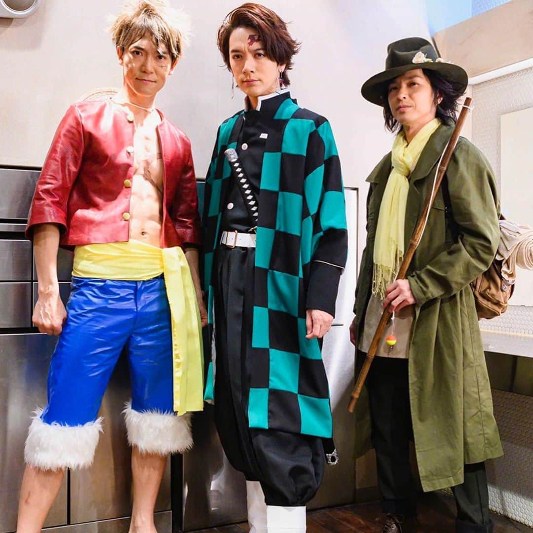 SHINPEIのインスタグラム：「BREAKERZ LIVE 2019 ANIME SONG COLLABORATION﻿ ﻿ 渋谷TSUTAYA O-EAST﻿ ﻿ 今日はアニソン限定ライブだったので、コナン君になりきったり﻿ ﻿ そして﻿ ﻿ ワンピースのルフィを完全再現﻿ ﻿ ありったけの夢をかき集めたぜ！﻿ ﻿ 最高のライブ納めになりました。﻿ ﻿ 来年もガンガンBREAKERZの新しい歴史を刻んでいけるよう、全力でいくぞ！﻿ ﻿ と決意表明したくなる一日でした。﻿ ﻿ TEAM BREAKERZのみんな﻿ コナンファンのみんな﻿ ﻿ ありがとう！  #ワンピース #ルフィ #BREAKERZ」