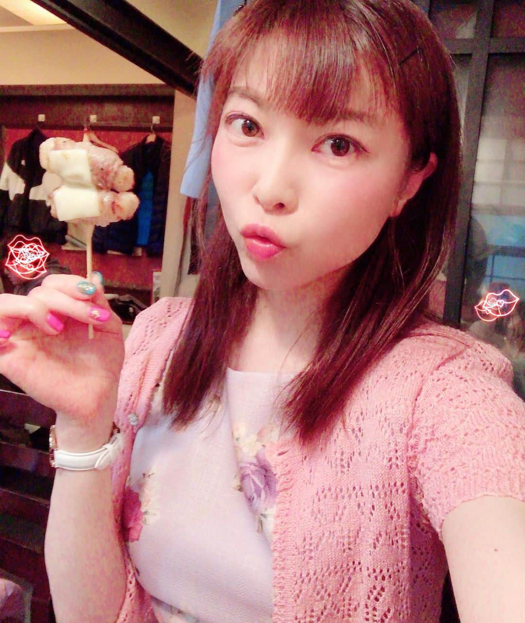 DJ MIYAさんのインスタグラム写真 - (DJ MIYAInstagram)「やっほぉにゃ～～ん☆彡もう2020年がすぐそこだよね～！ 「九州酒場 博多流。 新宿歌舞伎町店 」に行ってきたよぉぉ♪⭐︎ 西武新宿駅徒歩1分で、近い★ . ★福岡 梅千人9° 屋久島たんかん、飲みやすい❤️ .  角煮もサラダもみんな美味しい❤️ 特におすすめは、 ★辛子鉄板焼き  これは絶品の炒め物ー！！！キャベツとお肉が熱々鉄板焼きで踊るかのようです。さらに、あま辛味噌がピリ辛でこれをキャベツたちにわーっと混ぜ混ぜして食べたら凄ーい美味しかったー！！❤️ . .  ここ、博多流さんは博多名物の鉄鍋餃子や、九州料理が食べられるお店なんでーす！💓 めっちゃ温まったしぃ、美味しかったぁぁ。  ごちそうさまでーした❤️💗 .  新宿 九州酒場で検索してね!❤️ Casting By @woomy.restaurant  #PR　#新宿 #新宿居酒屋 #新宿海鮮 #新宿グルメ #新宿ディナー #博多  #九州酒場 #西武新宿 #グルメ女子　#グルメ好き　#旅インスタグラマー　#グルメブロガー #居酒屋　#IZAKAYA #今日のコーデ　#ファッション好き　#今日のコーディネート #今日のメイク　#新宿餃子　#新宿もつ鍋　#新宿鍋  #インスタグラマー　#インフルエンサー #ファッショニスタ　#デートコーデ　#東京グルメ」12月29日 21時38分 - dj_miya