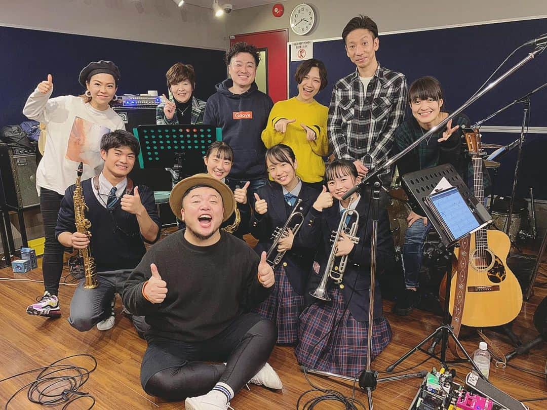HIPPYのインスタグラム：「あなたの街に応援に行きますプロジェクト HIPPY YELL FOR YOU TOUR FINAL 広島クラブクアトロ  ずっとリハーサルしてたいくらい楽しい  可愛い仲間も参加してくれてさ  明日 2019年の締めくくり みんなで幸せになろう」