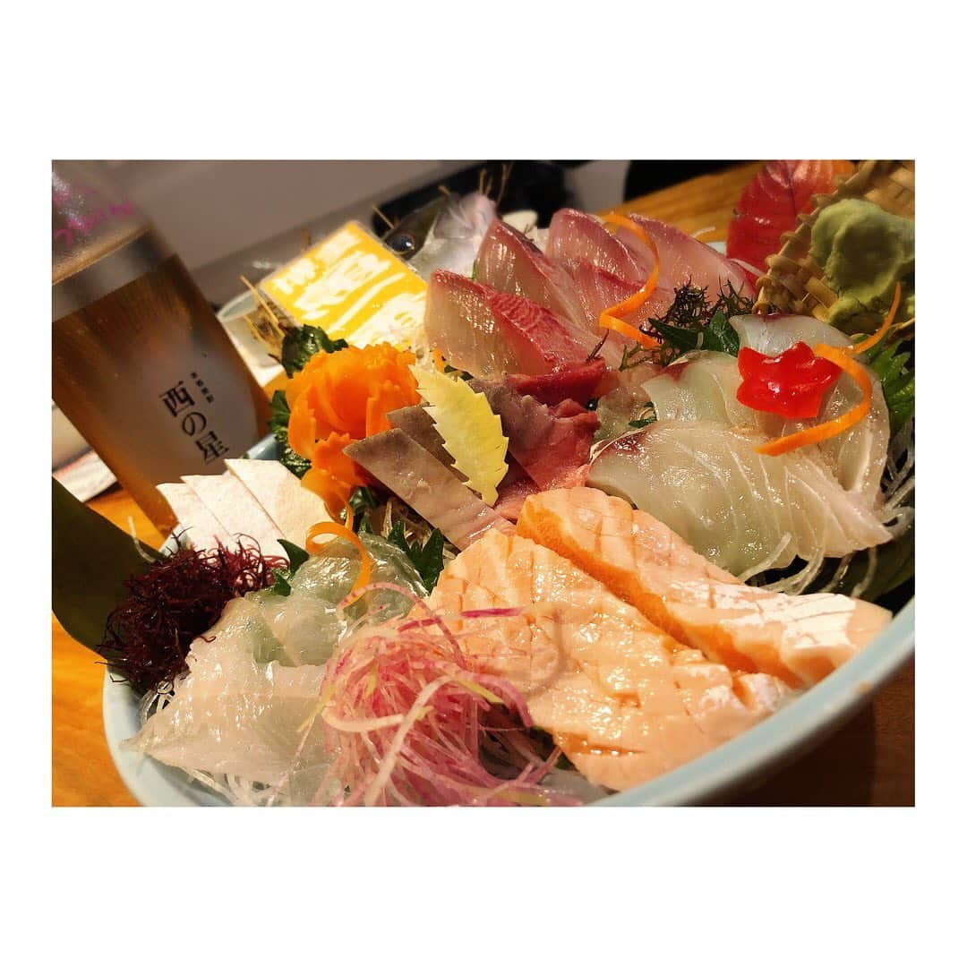 新木さくらさんのインスタグラム写真 - (新木さくらInstagram)「﻿ ﻿ 今日紹介するお店は﻿ ﻿ ﻿ 【 #博多魚一番 】﻿ ﻿ ﻿ 大人数で行くなら絶対ここが良いと思います！﻿ ﻿ 料理が美味しい、なんでもある、博多名物食べれる、団体でも行ける、お一人様でも行ける！﻿ ﻿ 刺身の一切れがめちゃくちゃ分厚かった😍！﻿ ﻿ あと個人的にチーズカリカリ好きでそれもあったけん高まりました❤️❤️﻿ ﻿ ﻿ ぜひ行ってみて、この良さを感じてほしいです✨﻿ ﻿ ﻿ ﻿ 紹介してるのは #西の星 💓西の星以外にも ボトルリレーしてますので、他の店舗のボトルリレーもよろしくお願いします❤️ 飲み方はハイボールで飲むのがオススメ！﻿ ﻿ ﻿ ﻿ 皆さん！ボトルリレー繋いでくださいね！！﻿ ﻿ ﻿ 場所は、﻿ ﻿ 博多区博多駅東2-17-5 アークビル 1F﻿ ﻿ ﻿ #ちこリレー #いいちこボトルリレー #美食探訪 #新木さくら #いいちこ #iichiko #下町のナポレオン#深薫 #日田全麹 #西の星 #麦焼酎 #ソワニエ #三和酒類 #ご飯 #美味しい料理 #いいちこ女子 #刺身 #﻿」12月29日 21時50分 - araki_sakura14