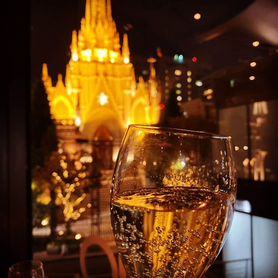 JULIANさんのインスタグラム写真 - (JULIANInstagram)「🥂 #ヴィーノボーノ #イタリアン　 #ディナー　#ディナーデート  #東京ディナー #乾杯　#シャンパン　#🍷　#🥂 #わいん　#カクテル  #セントグレース大聖堂  #青山セントグレース大聖堂  #青山　#表参道　 #恋人の聖地 #デート　#デートスポット  #カップル　#カップルグラム #イルミネーション　#夜景　#綺麗 #夜景ら部 #夜景好き  #旅行　#カメラのある生活  #ファインダー越しの私の世界  #aoyama #omotesando」12月29日 21時48分 - julian_official_jp