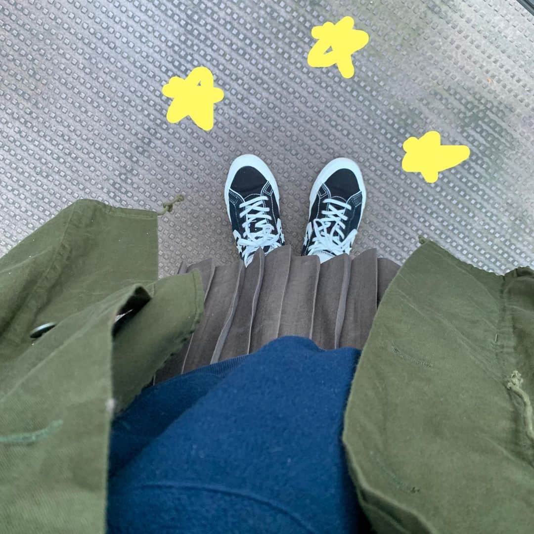 HONOKAのインスタグラム：「.〻  本日のお足元。おニューコンバース。 いつもありがとう👣  #converse #converseallstar」