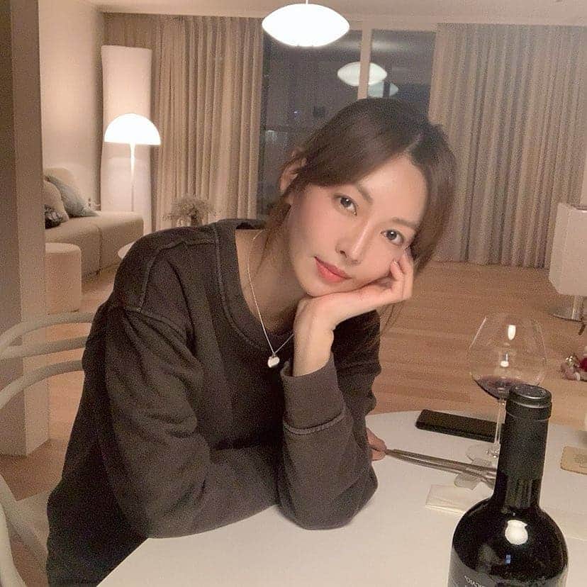 キム・ソヨンさんのインスタグラム写真 - (キム・ソヨンInstagram)「수안 @suann614 집에서^^* 선비언니 @cloe_seonbi ,수안 @suann614 ,환희 @__fffany 요리왕👍  너무 웃었던 행복한 밤^^*♡」12月29日 22時03分 - sysysy1102