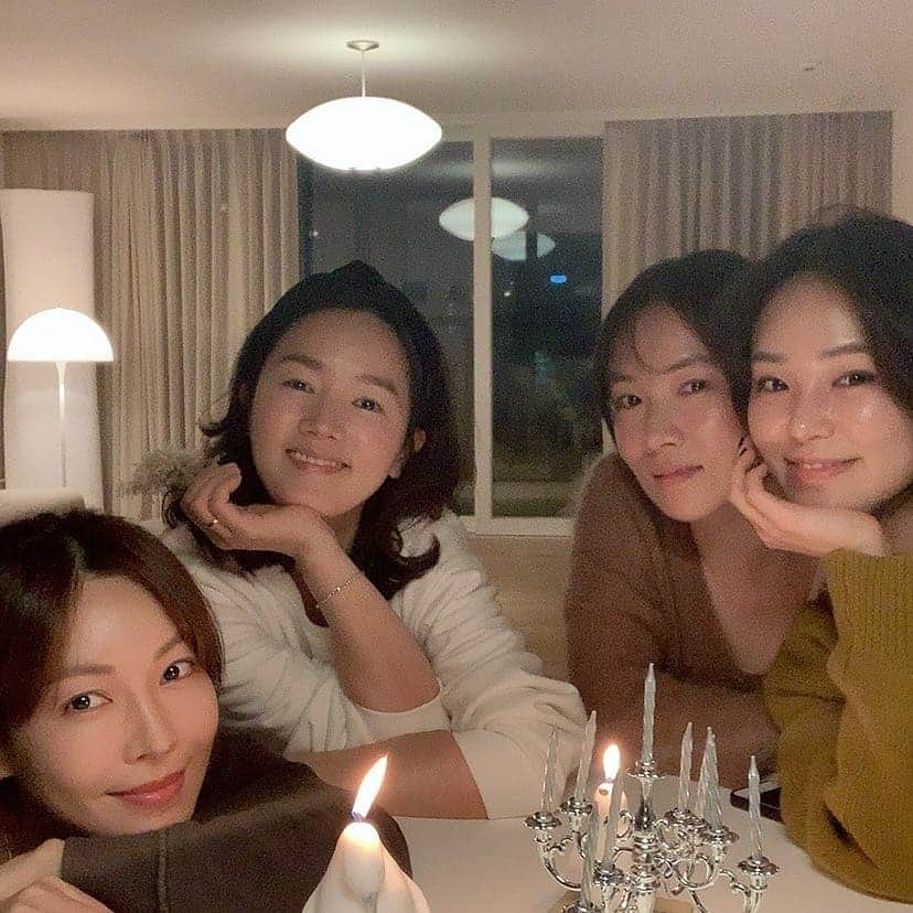 キム・ソヨンさんのインスタグラム写真 - (キム・ソヨンInstagram)「수안 @suann614 집에서^^* 선비언니 @cloe_seonbi ,수안 @suann614 ,환희 @__fffany 요리왕👍  너무 웃었던 행복한 밤^^*♡」12月29日 22時03分 - sysysy1102