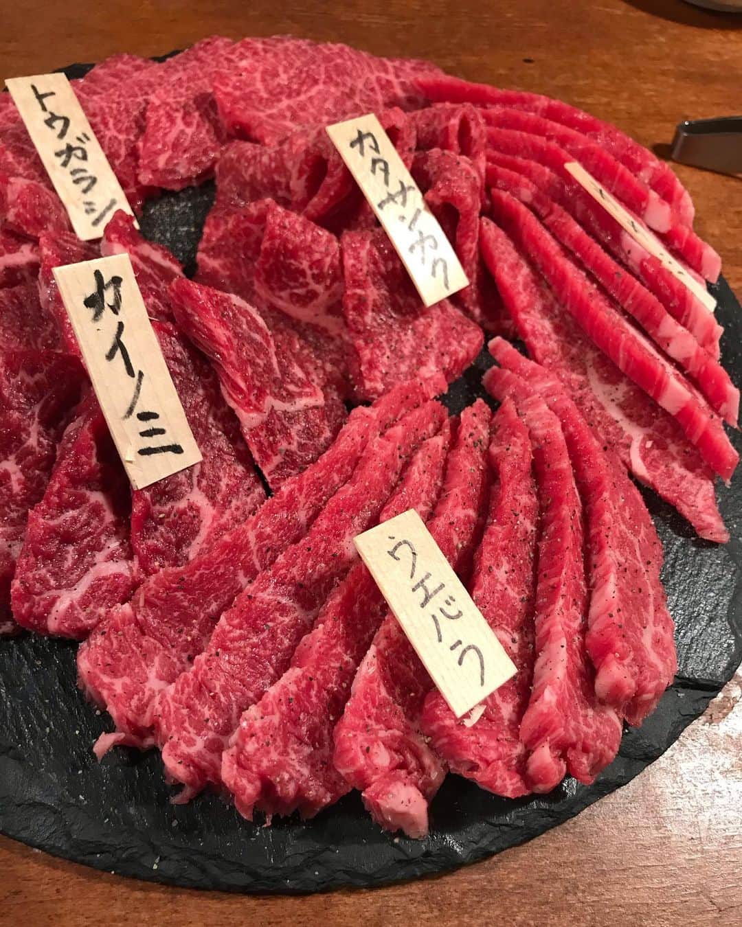 石川修司のインスタグラム：「美味しいお肉を頂きました！ #ありがとうございます😊  #三軒茶屋 #うまし😋  #巨人のグルメ」
