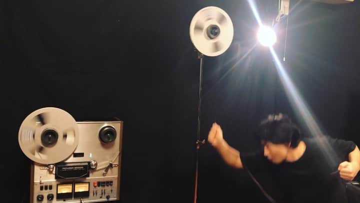 Open Reel Ensembleのインスタグラム：「This is Tape Crashing﻿ ﻿ ─﻿ ﻿ テープ・クラッシュ　という奏法です﻿ ﻿ ﻿ #openreelensemble #eiwada #reeltoreel #tape #magnetikpunk #analog」