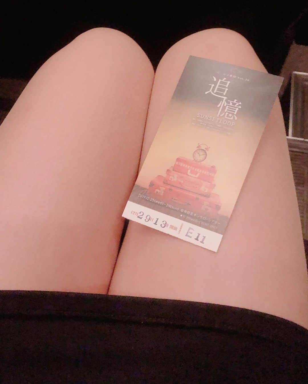 はりーさんのインスタグラム写真 - (はりーInstagram)「#追憶SL 実は一人で舞台観覧、初だったんだけど泣いたし笑ったしとても素敵な舞台でした( ´；ω；｀) この舞台でもらった気持ちは胸に残して生きていたいね💋  ひめかっち本当に本当にステキだったよ〜！ 演技してる姿が愛らしくて、この子のどこにこんな魅力があるのってくらい！ ぜひ自分の目で見て欲しい✨ とてもキュートで綺麗なのにバキバキに踊る姿はかっこよかった😭 そしてそして一緒に出ていた ゲスト出演の八坂沙織氏も とても迫力ある演技で 気になりました😣✨！ いちばん面白かった💓 私的にひめかっちと八阪っちの 演技がとても惹かれた！ あとIZAMさん！！！✨ 3人共すごい😭 見ていてとても心惹かれる内容でした #追憶SL #最高 だね❤️❤️❤️ #舞台#八坂沙織#新谷姫加 #中目黒キンケロシアター #ベニバラ劇団#IZAM#ベニバラ兎団 #みんな演技よかった#黒髪ボブ#応援#ベレー帽コーデ #ベレー帽 #サロペットコーデ #サロペットスカート」12月29日 22時34分 - kirarin_harry_official