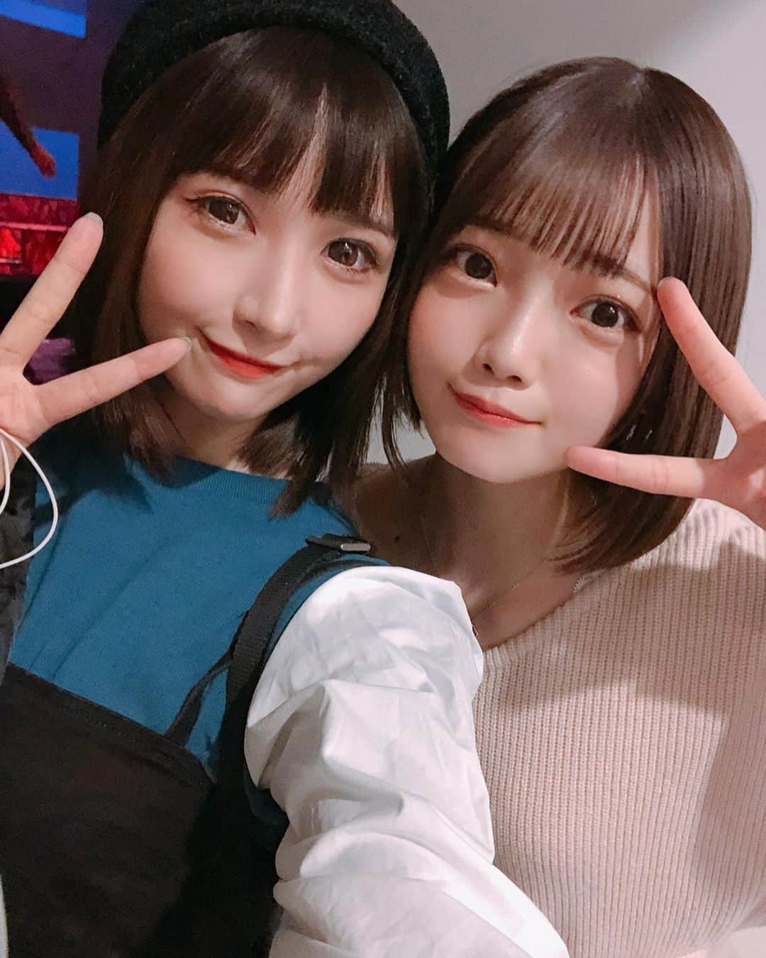 はりーさんのインスタグラム写真 - (はりーInstagram)「#追憶SL 実は一人で舞台観覧、初だったんだけど泣いたし笑ったしとても素敵な舞台でした( ´；ω；｀) この舞台でもらった気持ちは胸に残して生きていたいね💋  ひめかっち本当に本当にステキだったよ〜！ 演技してる姿が愛らしくて、この子のどこにこんな魅力があるのってくらい！ ぜひ自分の目で見て欲しい✨ とてもキュートで綺麗なのにバキバキに踊る姿はかっこよかった😭 そしてそして一緒に出ていた ゲスト出演の八坂沙織氏も とても迫力ある演技で 気になりました😣✨！ いちばん面白かった💓 私的にひめかっちと八阪っちの 演技がとても惹かれた！ あとIZAMさん！！！✨ 3人共すごい😭 見ていてとても心惹かれる内容でした #追憶SL #最高 だね❤️❤️❤️ #舞台#八坂沙織#新谷姫加 #中目黒キンケロシアター #ベニバラ劇団#IZAM#ベニバラ兎団 #みんな演技よかった#黒髪ボブ#応援#ベレー帽コーデ #ベレー帽 #サロペットコーデ #サロペットスカート」12月29日 22時34分 - kirarin_harry_official