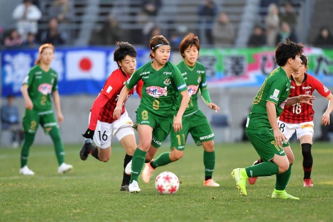 三浦成美さんのインスタグラム写真 - (三浦成美Instagram)「カップ戦🏆リーグ戦🏆ACL🏆皇后杯🏆 2019すべてのタイトル獲ったぞー！ 最高の仲間、最高のチーム！ 過密日程の中サポーターの方含め、みんなで乗り切った！楽しかった！ 1万人を超えるたくさんの応援、ありがとうございました😊 #BELEZA #5枚目の永田さん🤣 #8枚目試合前🤪」12月29日 22時42分 - miura_narumi17