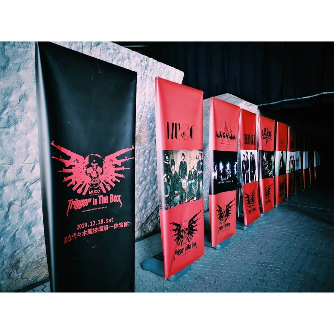 M-ON! MUSIC｜エムオンミュージックさんのインスタグラム写真 - (M-ON! MUSIC｜エムオンミュージックInstagram)「﻿ ／﻿﻿ MUCC Presents﻿ Trigger In The Box﻿ supported by MAVERICK DC GROUP﻿ ＼﻿﻿ ﻿ ﻿ “時代に合わせて” ではなく﻿ “自分たちに合わせて”アップデートしていく﻿ #MUCC だからこそできたライブ。﻿ ﻿ 出演アーティストは自由に楽しみつつ、﻿ しっかり闘志剥き出しで﻿ ステージにあがっている感じが﻿ これまた素敵な関係だなと。﻿ ﻿ 個人的には何度観ても﻿ #蘭鋳 で一気に血が騒ぎます。[ジャガー]」12月29日 22時42分 - m_on_music