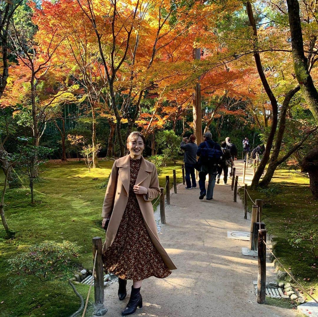 野口真未のインスタグラム：「・ ・ 修学旅行ぶりの💭 金閣寺　銀閣寺🌿 ・ ・ #京都 #紅葉 #金閣寺 #銀閣寺」