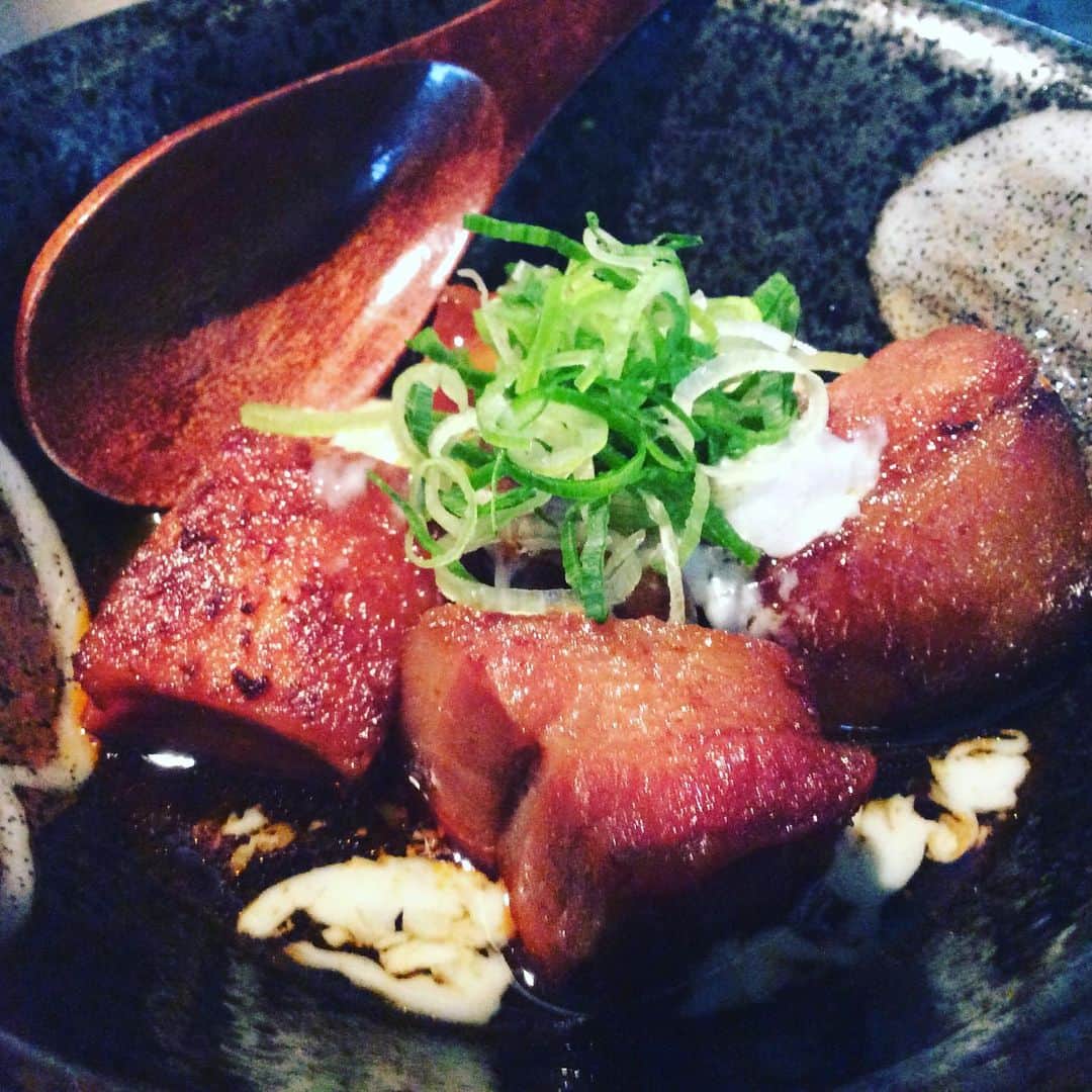 のインスタグラム：「本日もご来店ありがとうございます！ ご飯とよく合う角煮でございますよ  #九州うまか #梅田 #大阪 #大阪居酒屋 #東通り #九州料理 #自然薯 #もつ鍋 #石焼もつ鍋 #Osaka #日本酒 #日本酒女子 #日本酒好き集合」