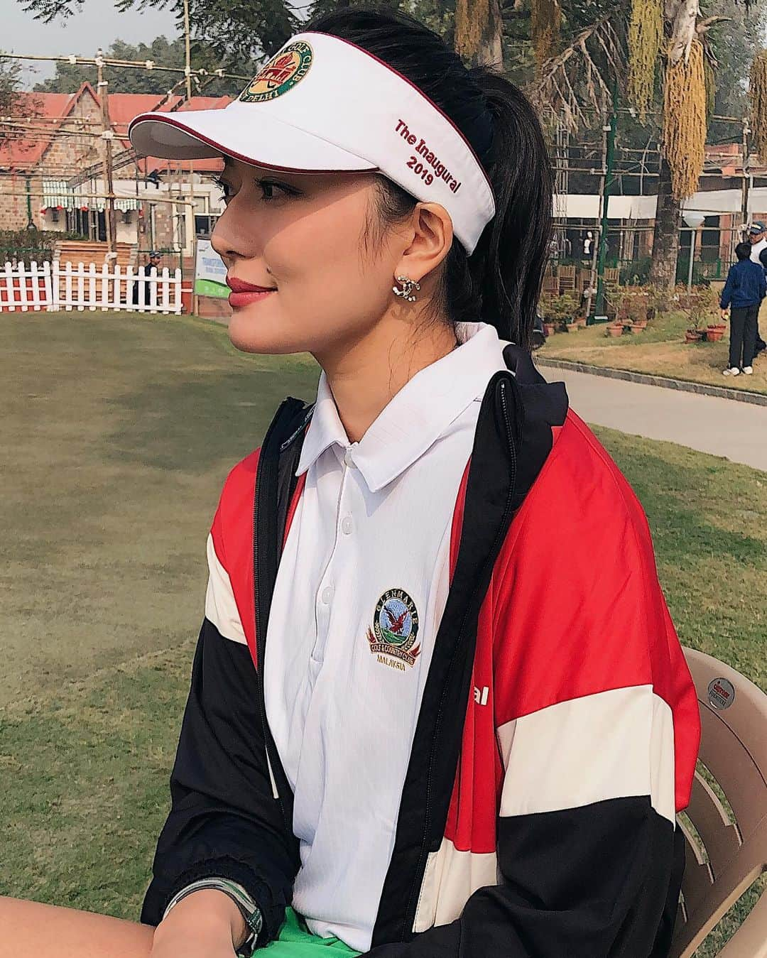 結子さんのインスタグラム写真 - (結子Instagram)「GOLF in INDIA!!⛳️🇮🇳 I'm sooooo bad at golf😂 パパのウェアを拝借(ウィンドブレーカー以外全部)👨 ゴルフはほぼ未経験です。これから頑張りたいと思いました。笑 . #半目シリーズ #ゴルフ#初心者#下手すぎて恥ずかしい#がんばるぞい #golf#india#admiral」12月29日 22時49分 - yuiko_yyy