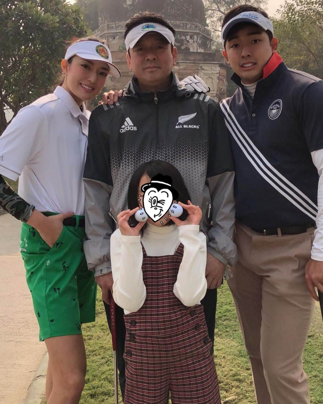 結子さんのインスタグラム写真 - (結子Instagram)「GOLF in INDIA!!⛳️🇮🇳 I'm sooooo bad at golf😂 パパのウェアを拝借(ウィンドブレーカー以外全部)👨 ゴルフはほぼ未経験です。これから頑張りたいと思いました。笑 . #半目シリーズ #ゴルフ#初心者#下手すぎて恥ずかしい#がんばるぞい #golf#india#admiral」12月29日 22時49分 - yuiko_yyy