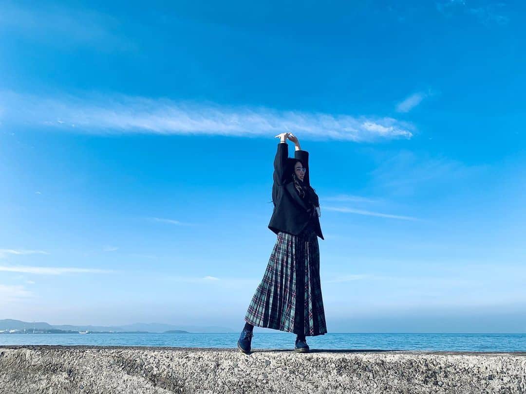 のインスタグラム：「今年は初日の出どこいくかまだきまってません #年末#年越し#初日の出#海#2019」