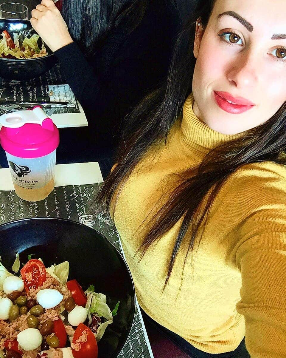 バネッサ・フェラーリさんのインスタグラム写真 - (バネッサ・フェラーリInstagram)「Dopo questa settimana, non sapete quanto amo l'insalata! 🥬😍 @womensbest.it Rimane ancora il #capodanno però... 😅 A proposito cosa farete di bello all'ultimo? Io farò una festa a tema🎉... Poi vi svelerò il mio "costume"😜 💄👠👗 #moodoftheday #adv #vanessaferrari #gymnastics #fitgirl #fitness #healthy #womensbest」12月29日 22時53分 - ferrarivany