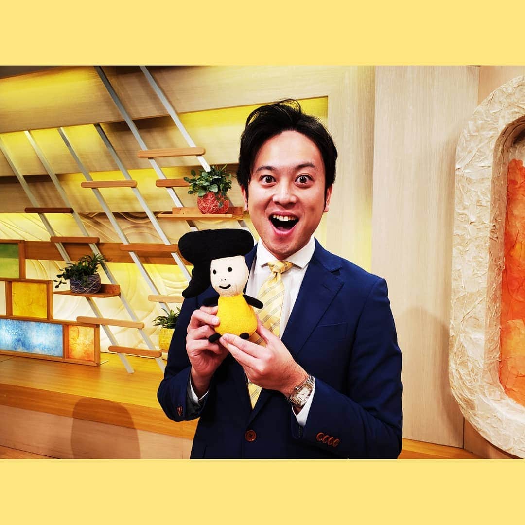 飯田嘉太のインスタグラム：「昨日が仕事納め☺️ 2019年も大変お世話になりました😌  皆さま良いお年を‼  #仕事納め #ニュース #読み納め #2019年 #お世話になりました #石川さん #ネイサンではない #石川テレビ #アナウンサー #announcer #飯田嘉太」