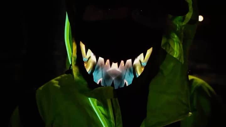 のインスタグラム：「flexEL-Mask  MASK GRAPHIC version UEKIGO x CHA2  shoot & edit & graphic design by @matsuurahirofumi  @goueki @cha2trico  @holygrail_officiall  #cyberpunk #popping #bonebreaking #kingtut」